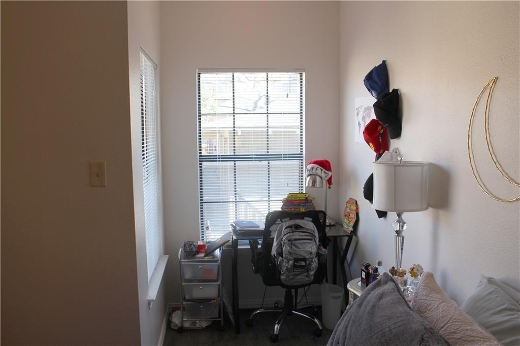 706 W 24th St - Photo 8