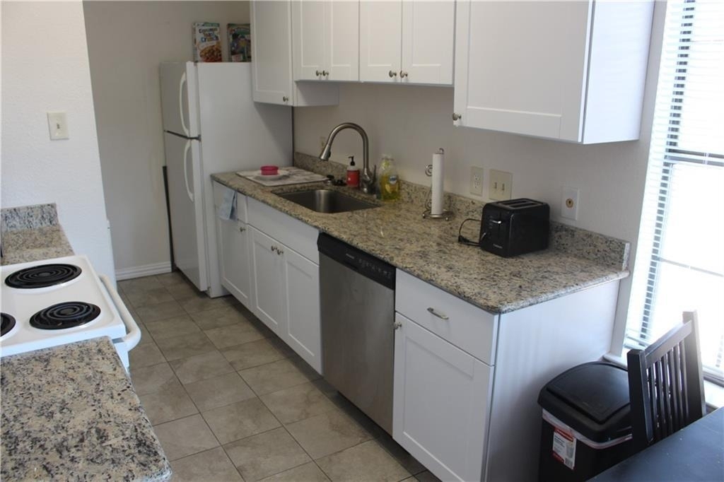 706 W 24th St - Photo 3