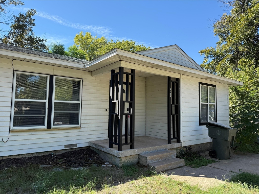 302 Patton Dr - Photo 1