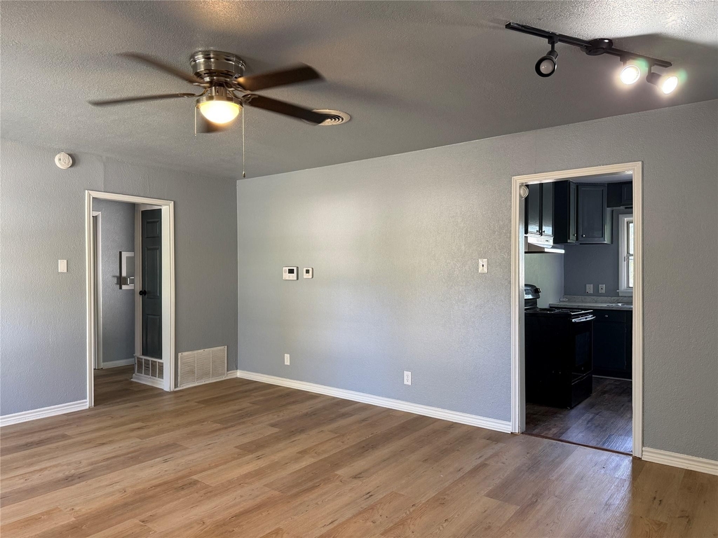 302 Patton Dr - Photo 3