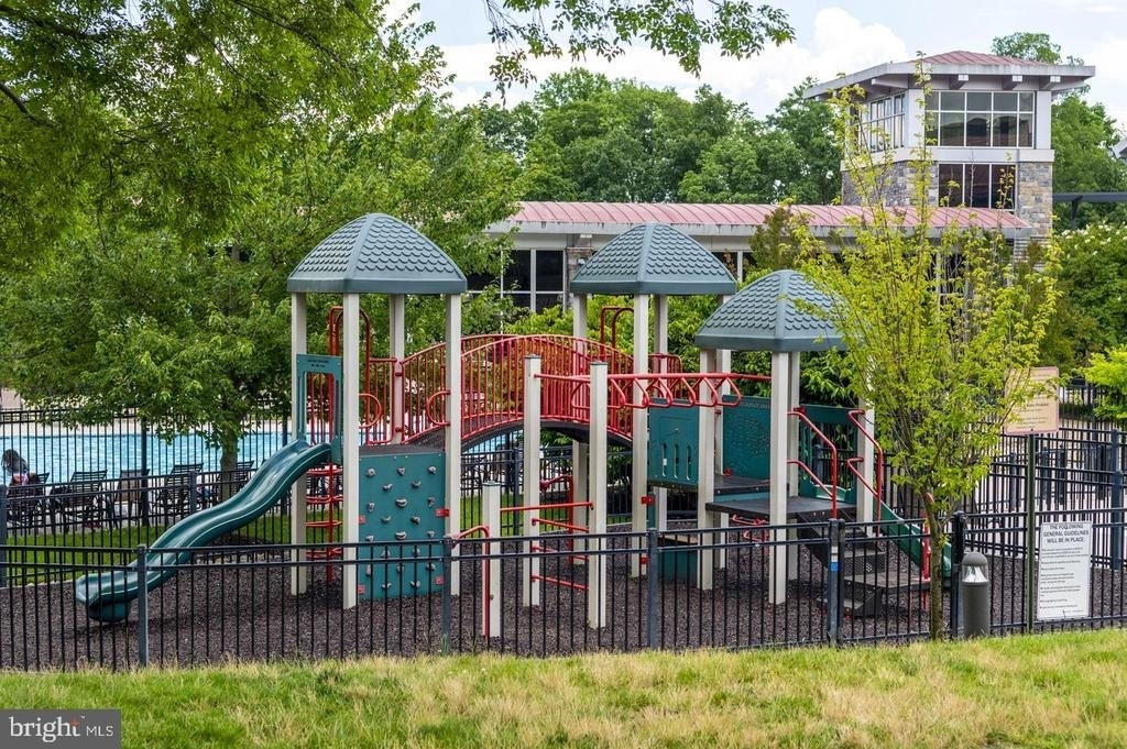 2625 Eastbourne Drive - Photo 45