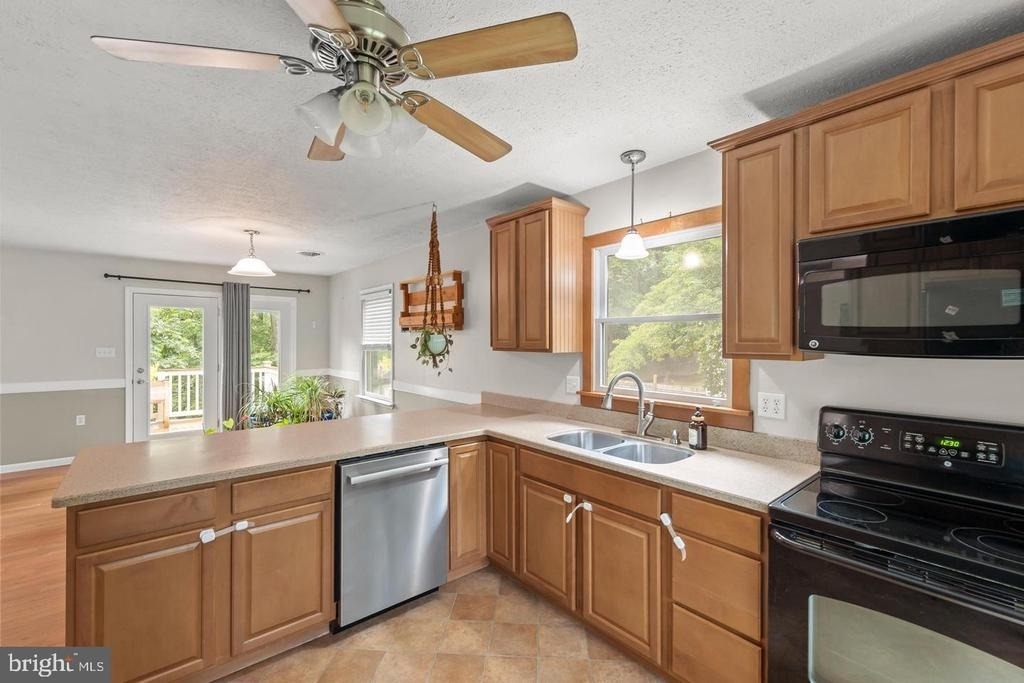 1226 Lakeview Drive - Photo 10