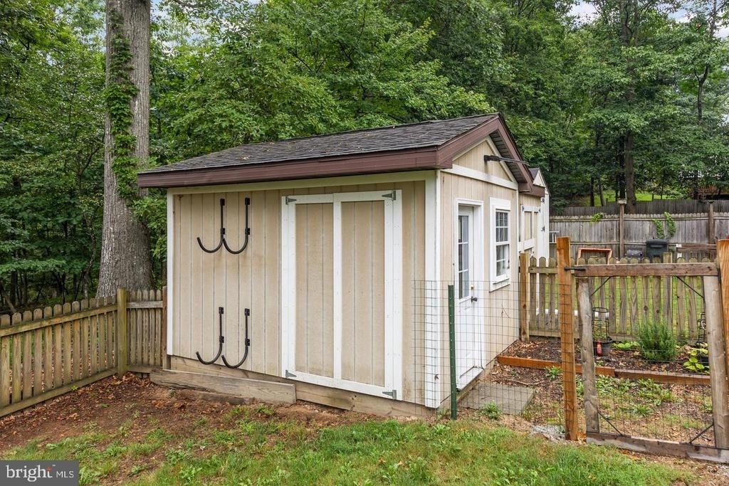 1226 Lakeview Drive - Photo 7