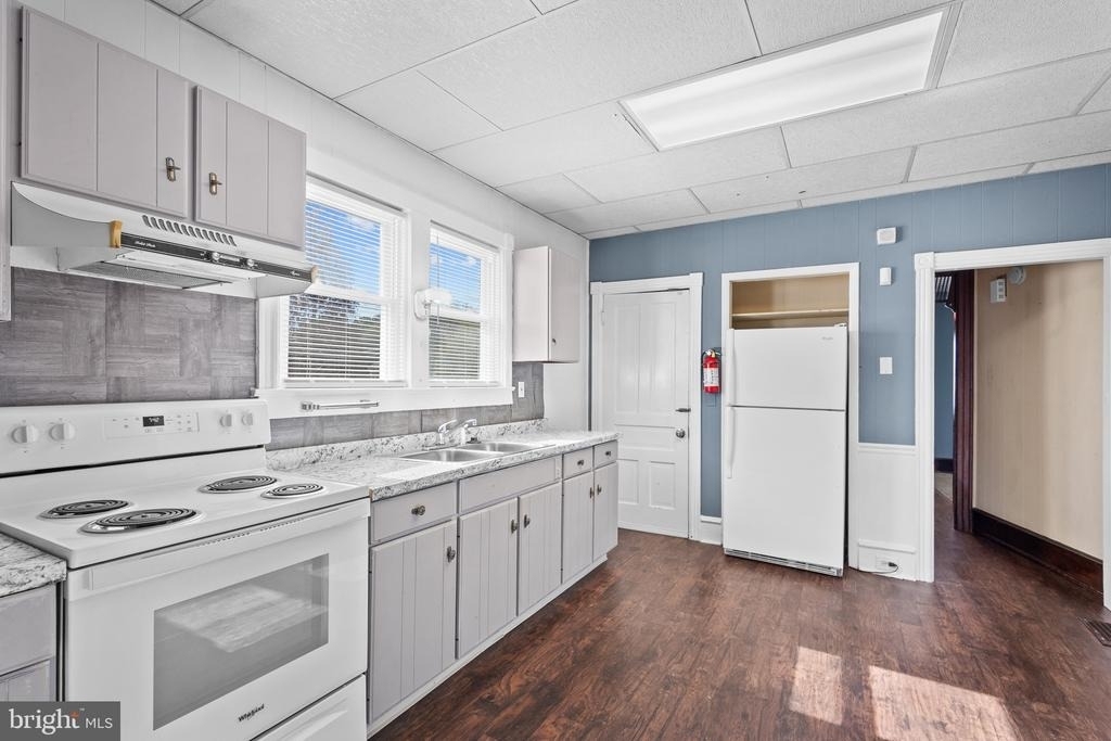 212 Helms Avenue - Photo 8