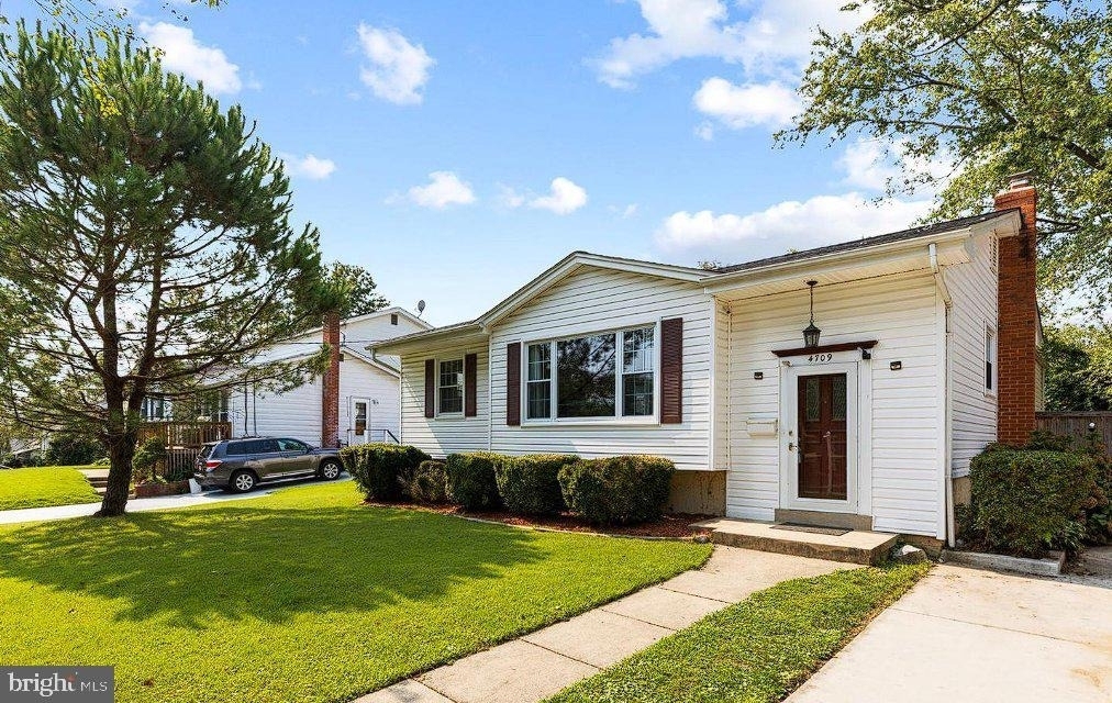 4709 Arbutus Avenue - Photo 3