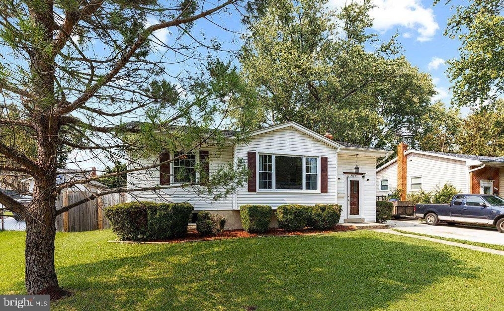 4709 Arbutus Avenue - Photo 0