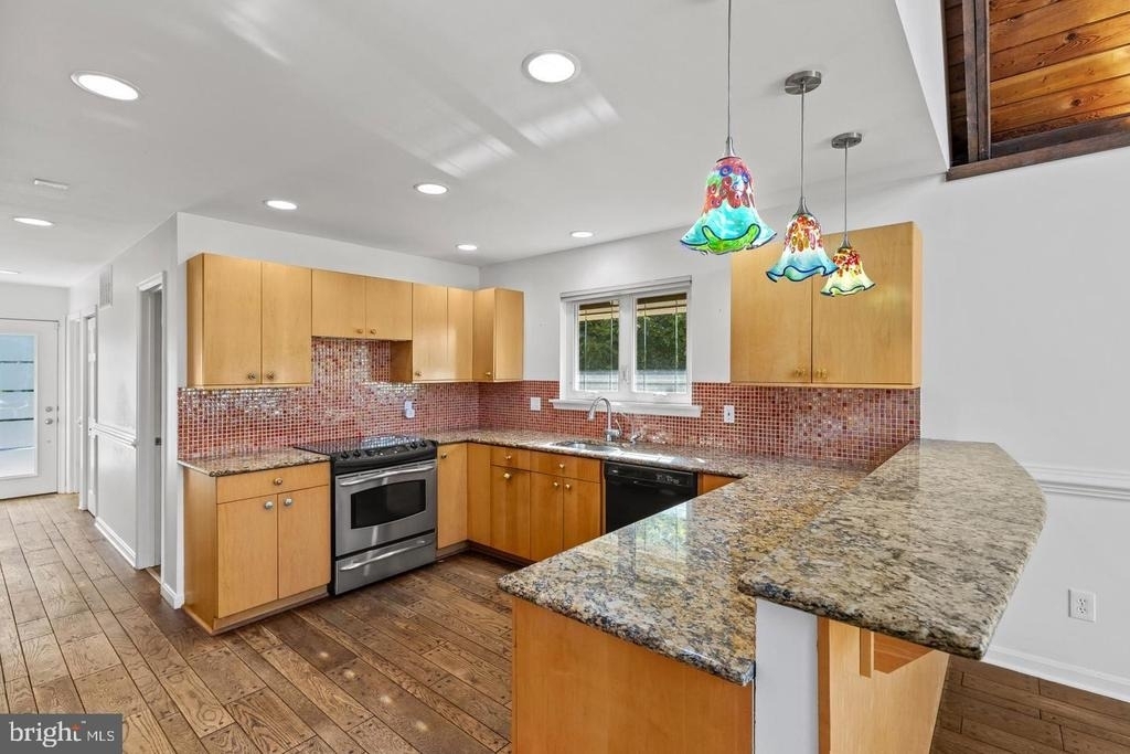 2915 South Court - Photo 5