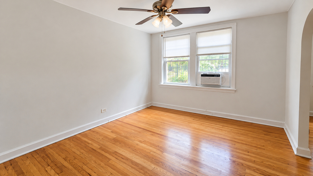 6420 N Newgard Avenue - Photo 10