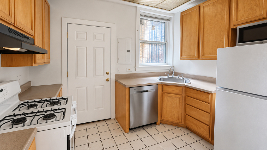 6420 N Newgard Avenue - Photo 3