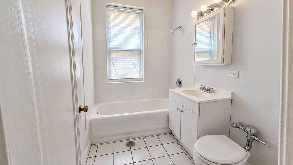 6420 N Newgard Avenue - Photo 6