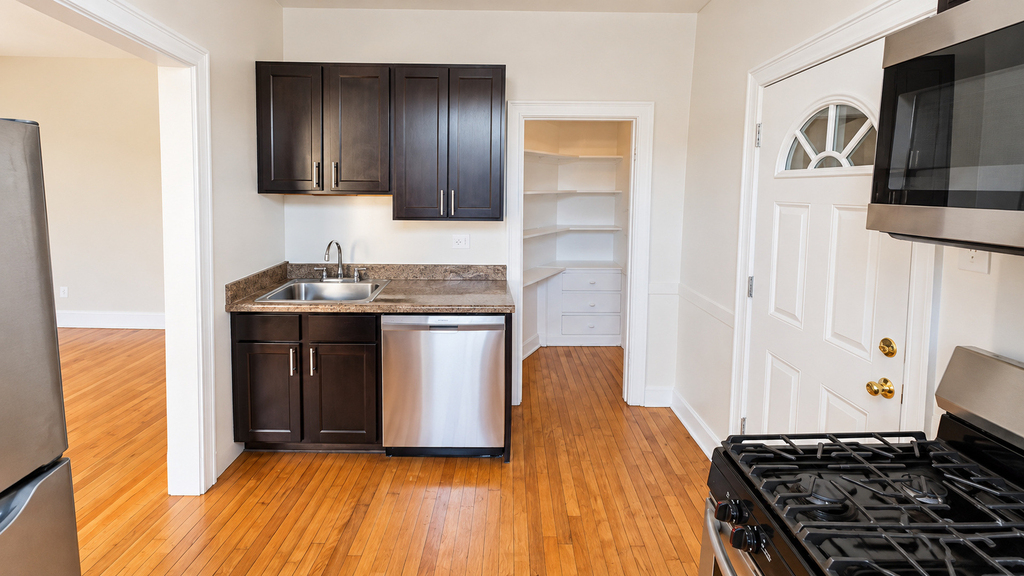 2336 W Addison Street - Photo 4
