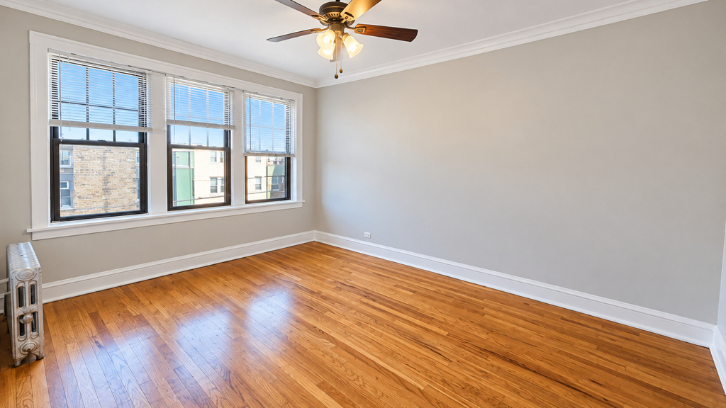 2336 W Addison Street - Photo 2
