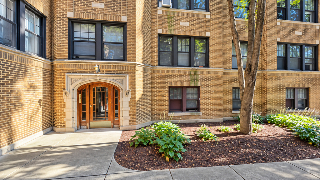 2336 W Addison Street - Photo 19