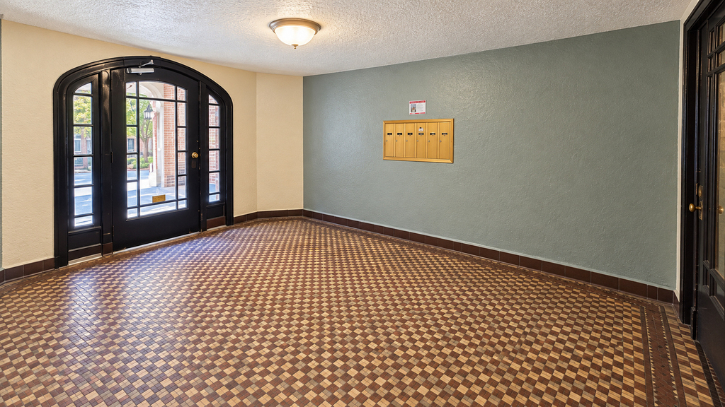 2336 W Addison Street - Photo 18