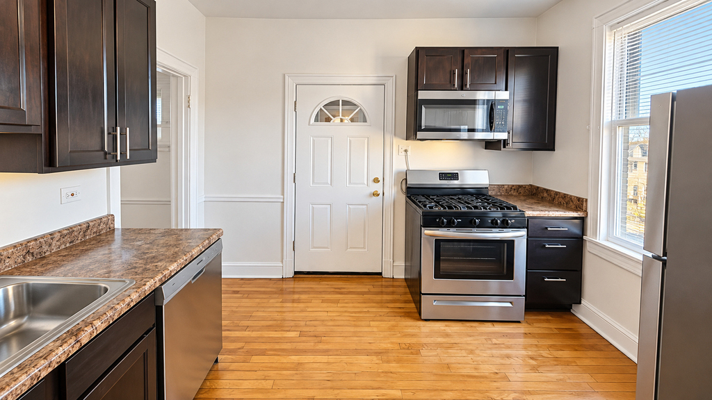 2336 W Addison Street - Photo 3