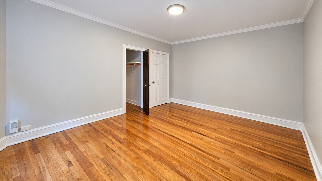 2336 W Addison Street - Photo 10