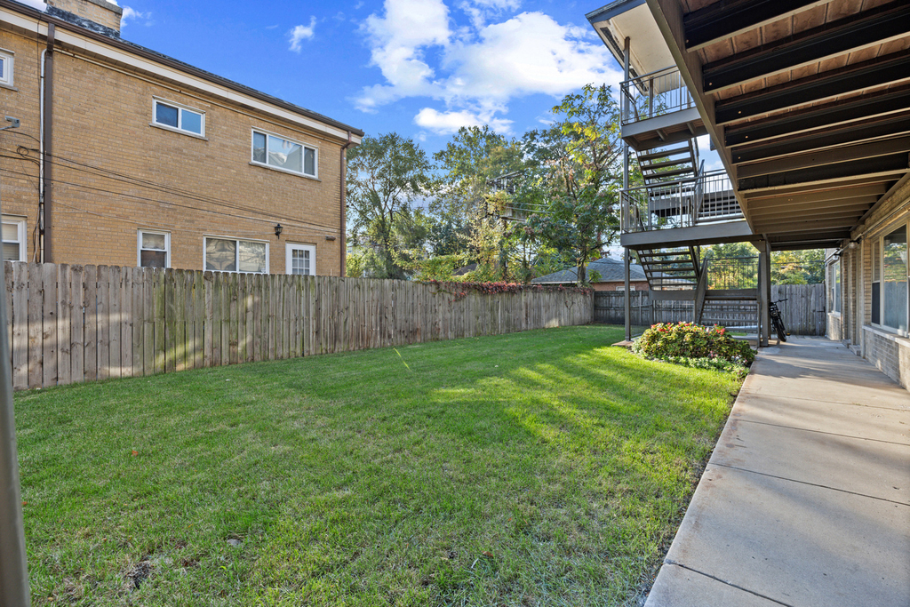 7827 North Avenue - Photo 2