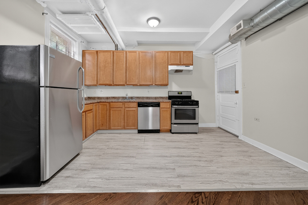 3325 N Lakewood Avenue - Photo 4