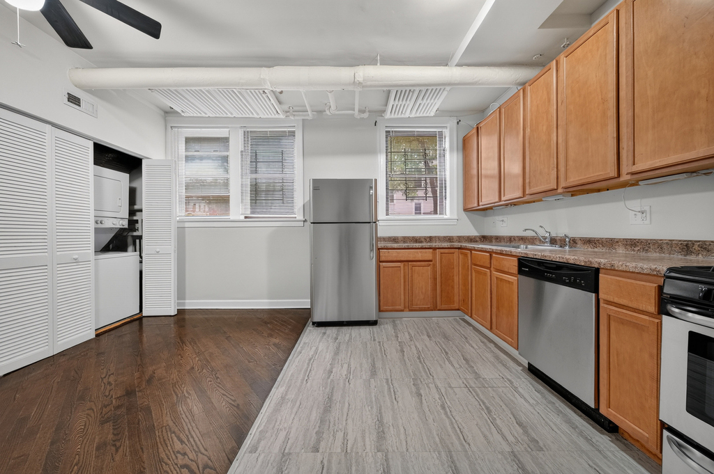 3325 N Lakewood Avenue - Photo 2
