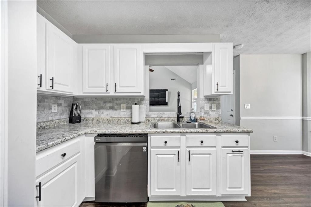 208 Coldsprings Court - Photo 12