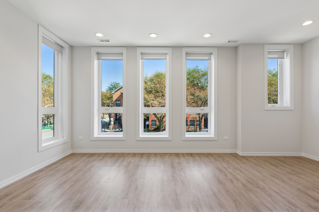 4904 S Saint Lawrence Avenue - Photo 1