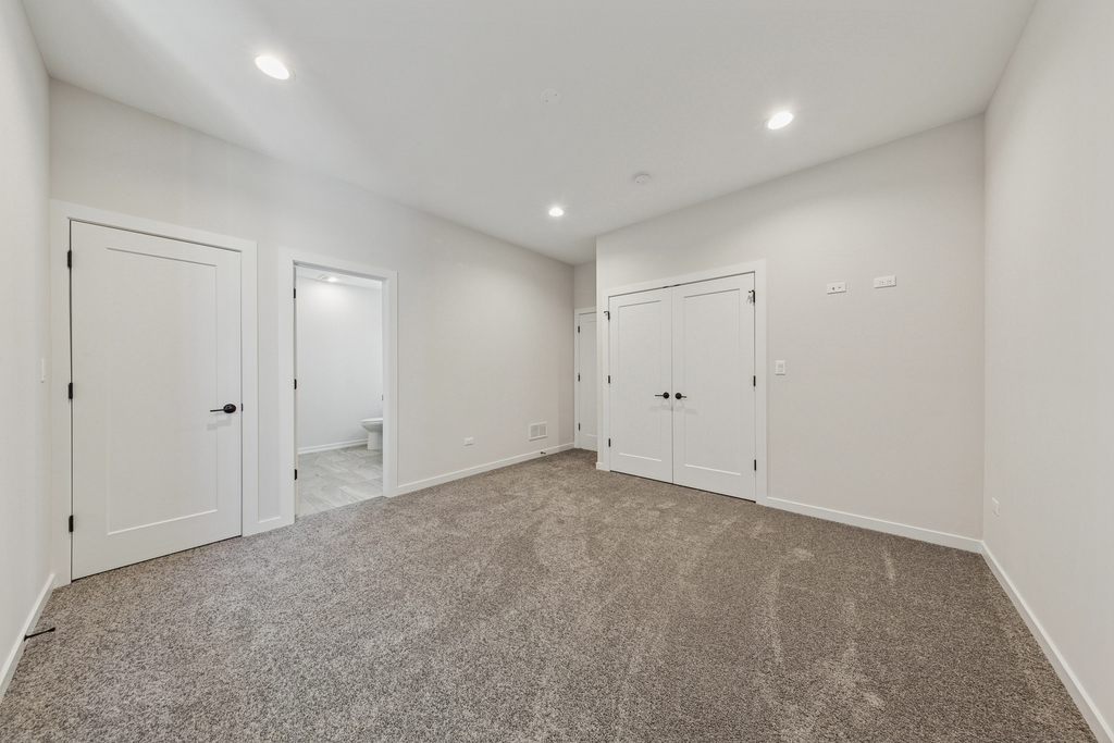 4904 S Saint Lawrence Avenue - Photo 10