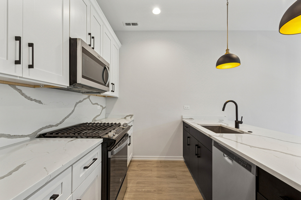 4904 S Saint Lawrence Avenue - Photo 4
