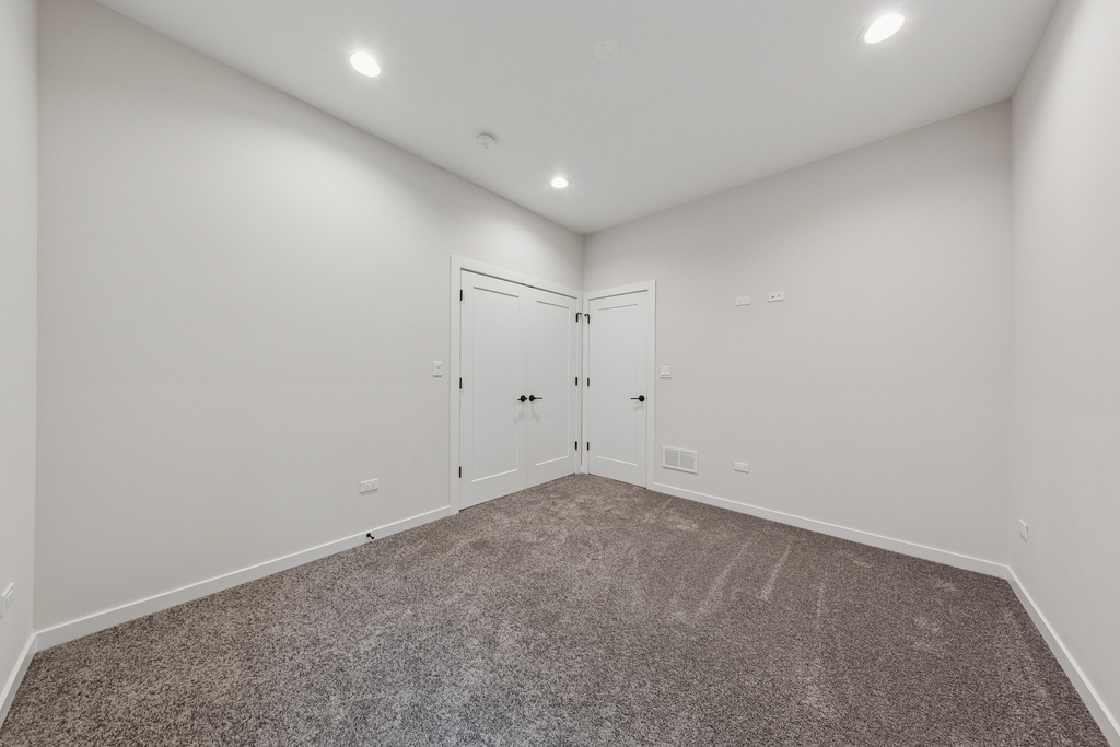 4904 S Saint Lawrence Avenue - Photo 13