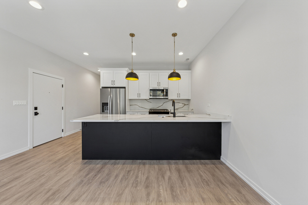 4904 S Saint Lawrence Avenue - Photo 3