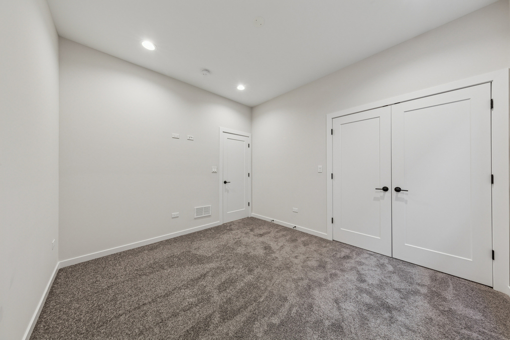 4904 S Saint Lawrence Avenue - Photo 15