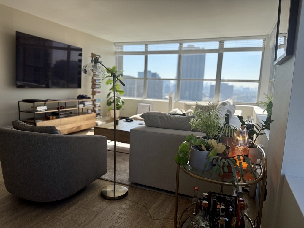 655 W Irving Park Road - Photo 7