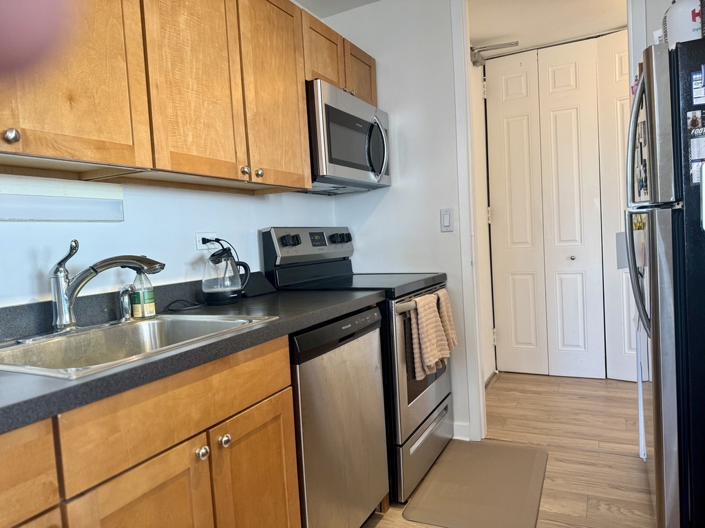 655 W Irving Park Road - Photo 8