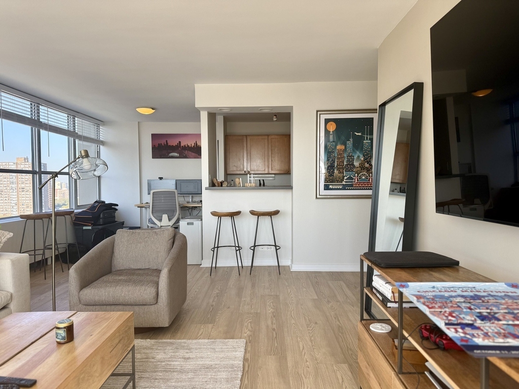 655 W Irving Park Road - Photo 5