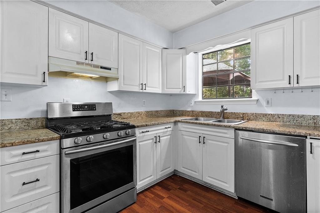 2568 Redfield Drive - Photo 9