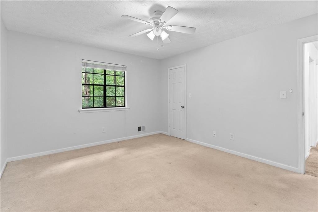 2568 Redfield Drive - Photo 32