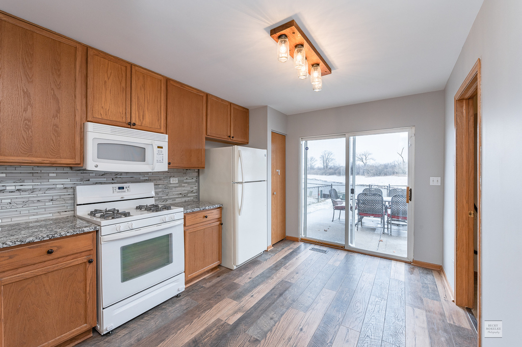 2431 Roxbury Lane - Photo 4