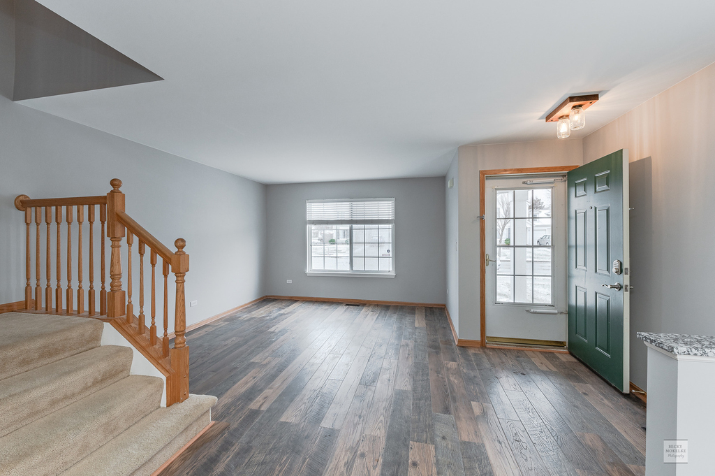 2431 Roxbury Lane - Photo 2