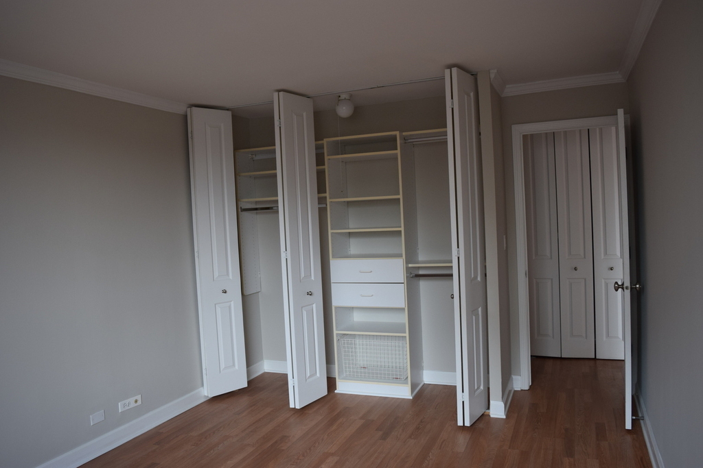 1360 N Sandburg Terrace - Photo 13