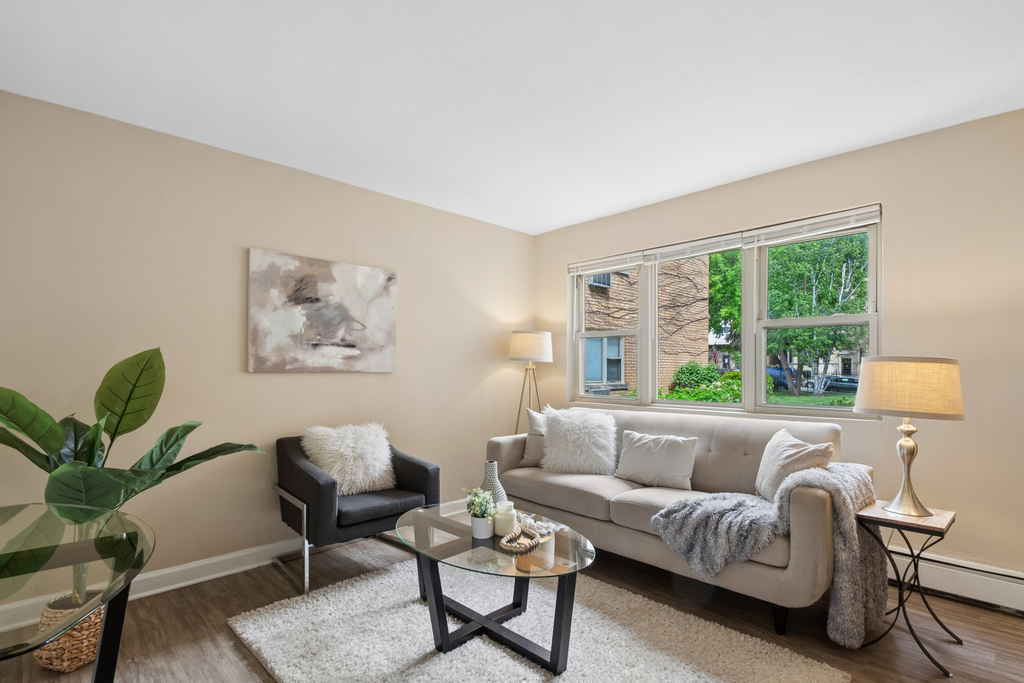1711 W Estes Avenue - Photo 2