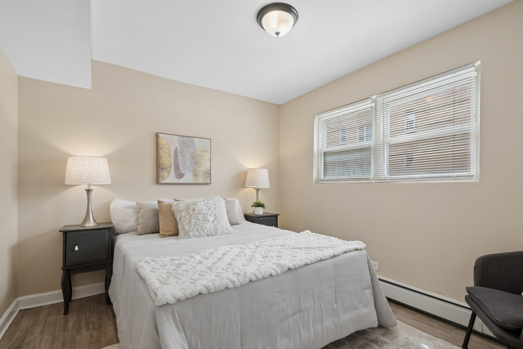 1711 W Estes Avenue - Photo 9