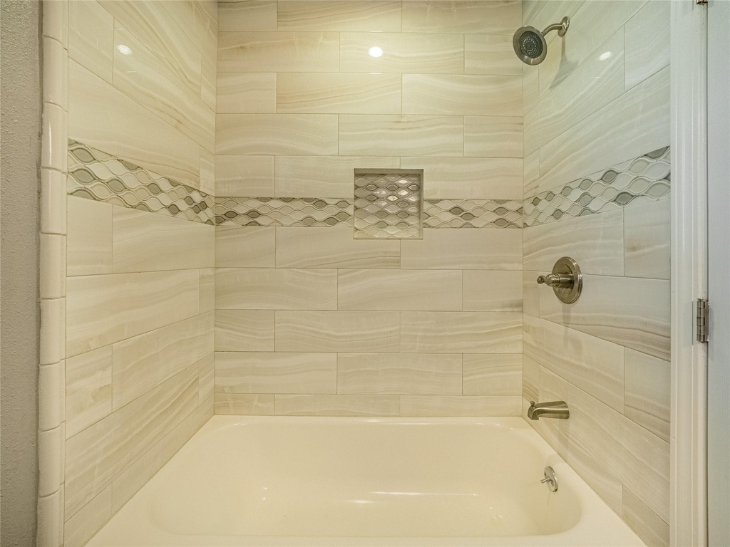 1121 Warren Street - Photo 8