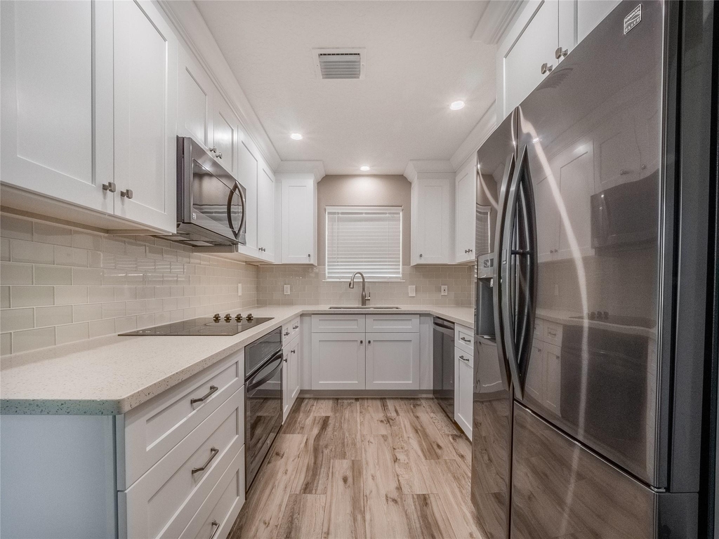 1121 Warren Street - Photo 5