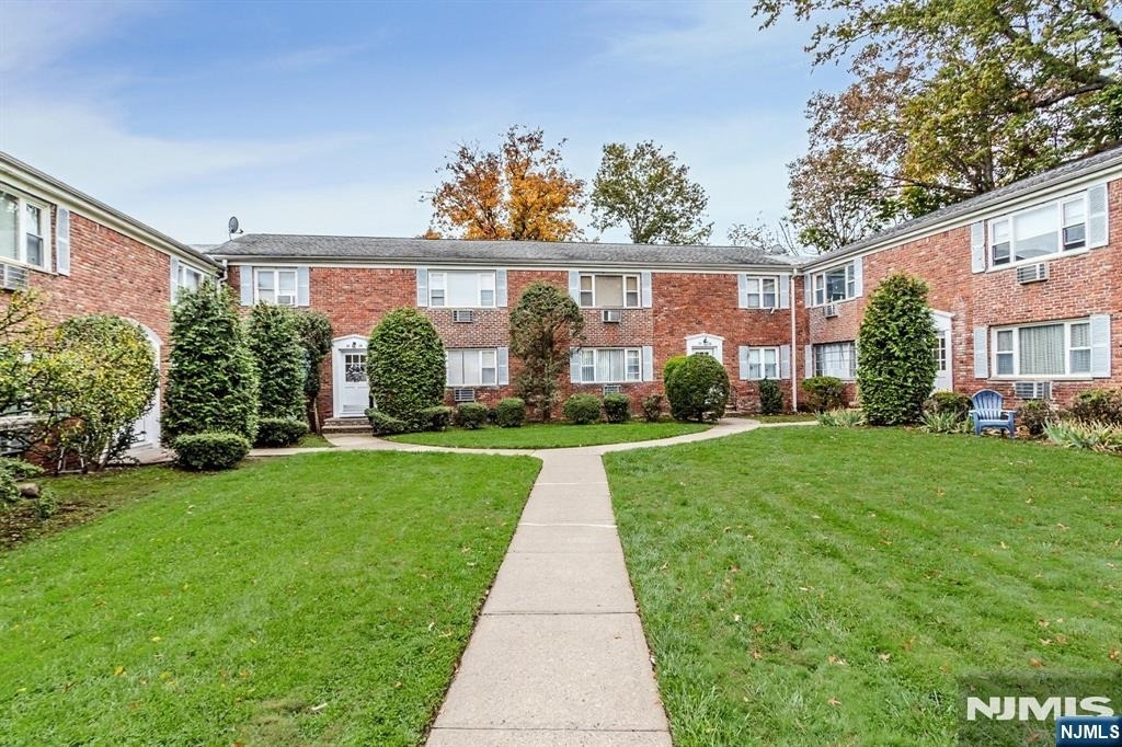 43 Conforti - Photo 1