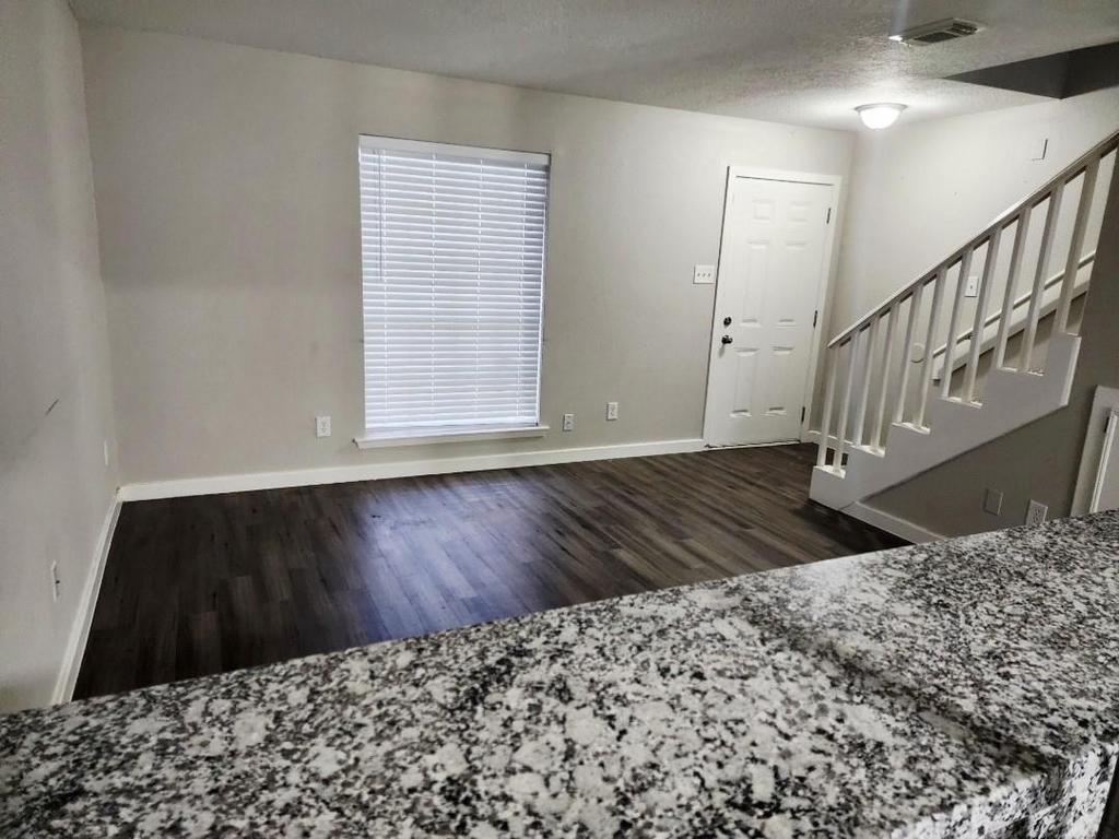 517 5th Street - Photo 4