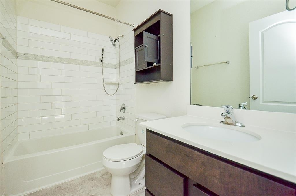 25410 Champion Ridge Court - Photo 4