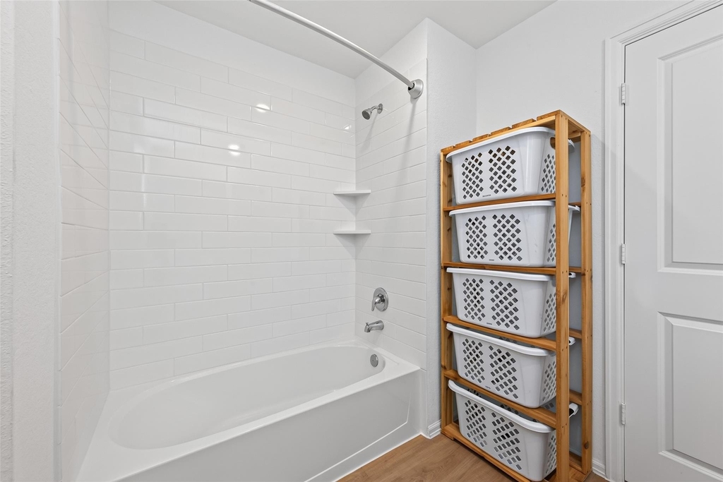 1511 Las Cuevas Drive - Photo 17