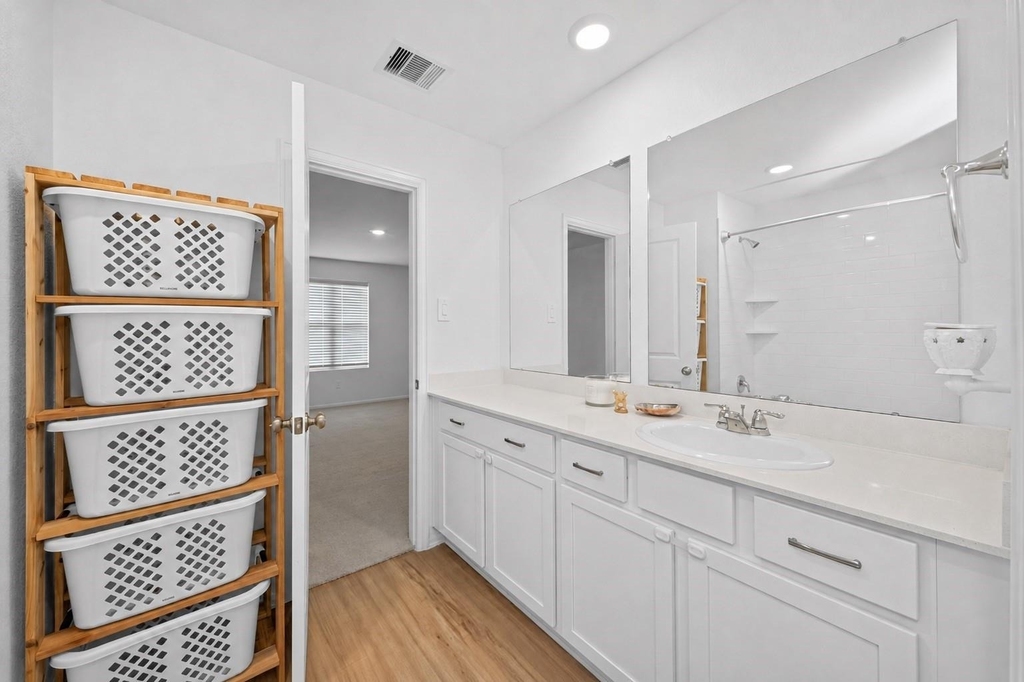 1511 Las Cuevas Drive - Photo 16