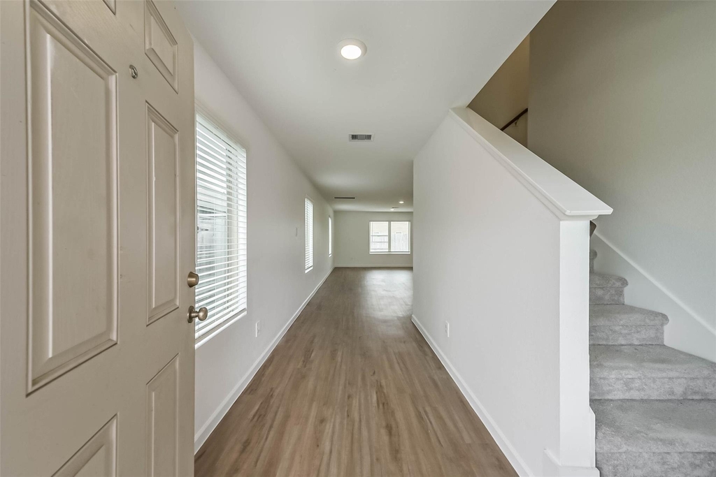 1511 Las Cuevas Drive - Photo 2