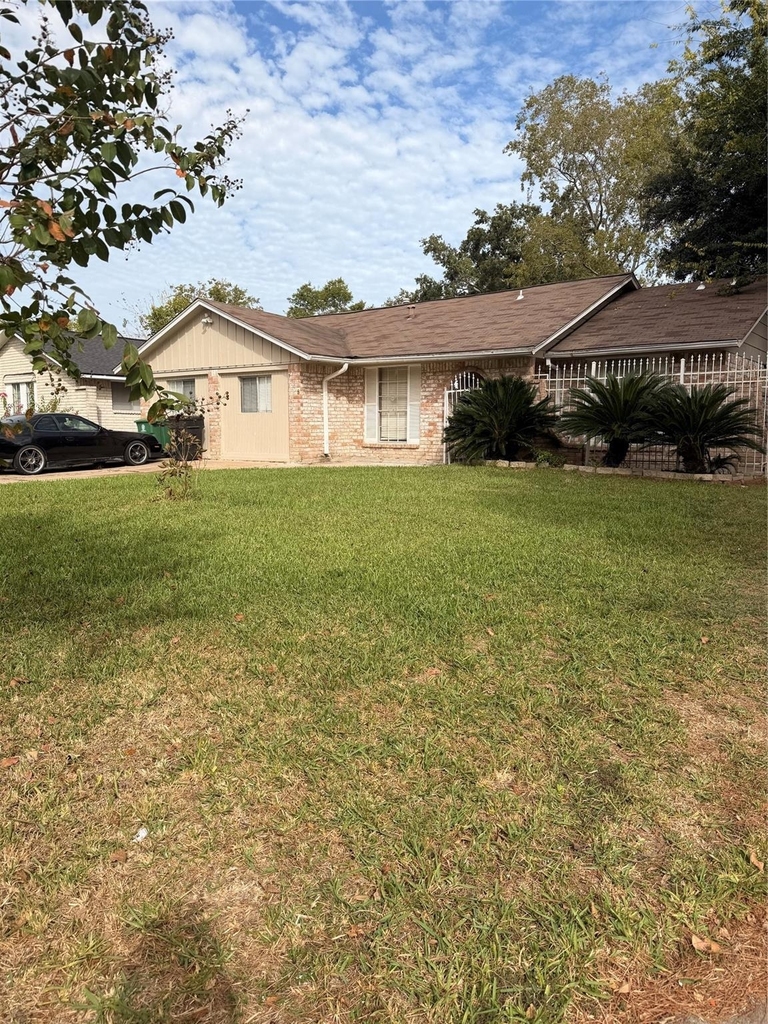 7618 Kellwood Drive - Photo 2