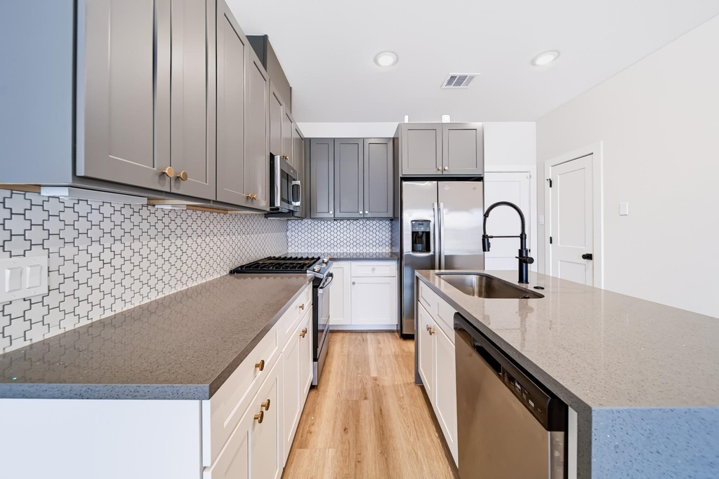 5632 Bertellis Lane - Photo 5